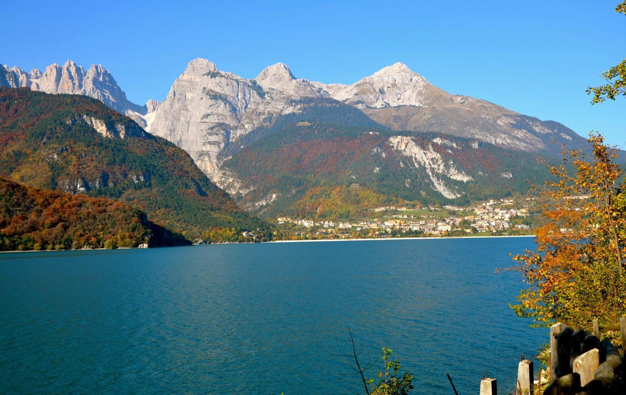 Chalet Al Lago Molveno Exterior photo